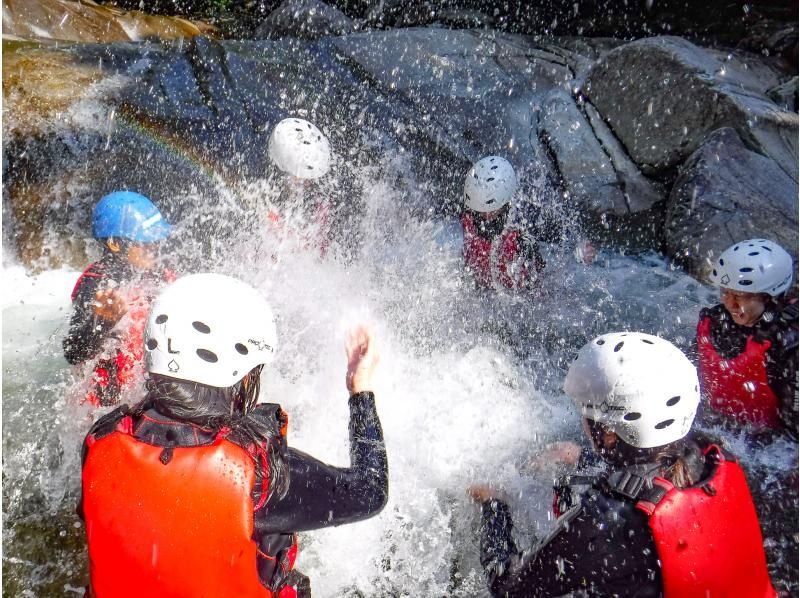 SALE! [Gunma/Minakami/Half-day canyoning 3 hours/Tour photos are free!] An invitation to a spectacular river trekking trip that tickles your sense of adventure ★ Student discount availableの紹介画像