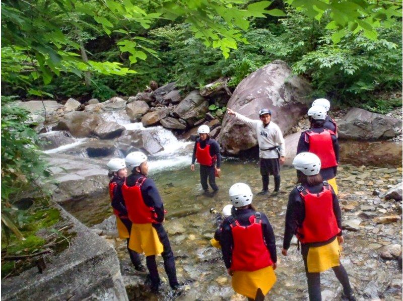 SALE! [Gunma/Minakami/Half-day canyoning 3 hours/Tour photos are free!] An invitation to a spectacular river trekking trip that tickles your sense of adventure ★ Student discount availableの紹介画像