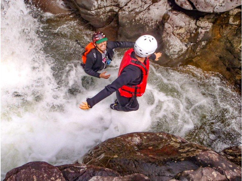 SALE! [Gunma/Minakami/Half-day canyoning 3 hours/Tour photos are free!] An invitation to a spectacular river trekking trip that tickles your sense of adventure ★ Student discount availableの紹介画像