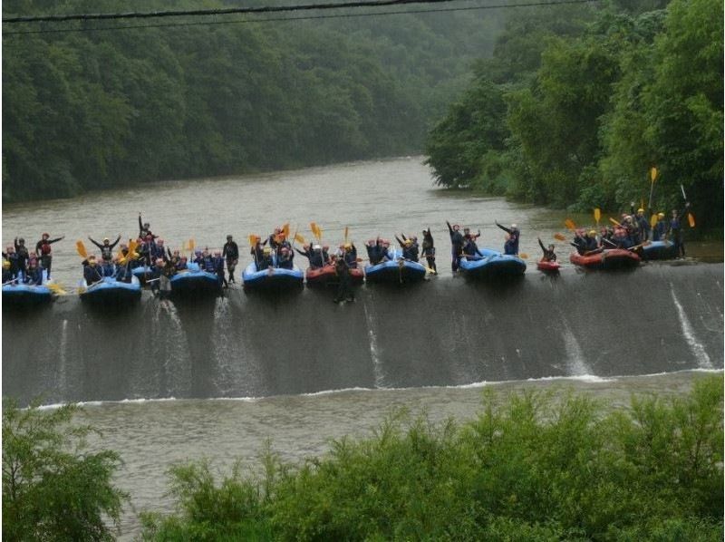 [Gunma/Minakami] Half-day trip from Tokyo with drink ♪ Enjoy rafting to the fullest!