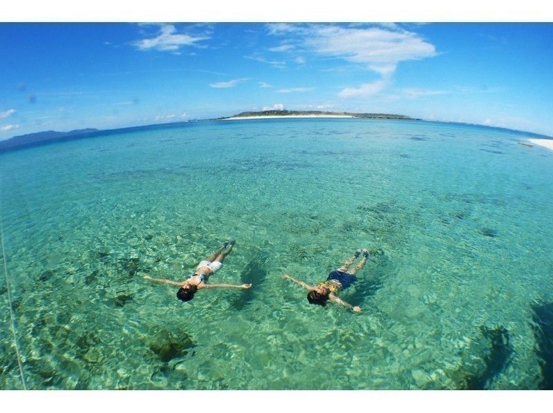 Enjoy summer early! [Departing and returning from Ishigaki Island] Small group tour for peace of mind! Snorkeling on a deserted island and in the beautiful ocean! (1-day course)の紹介画像