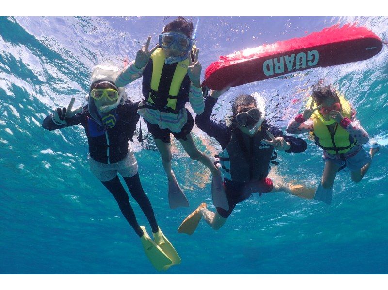 Enjoy summer early! [Departing and returning from Ishigaki Island] Small group tour for peace of mind! Snorkeling on a deserted island and in the beautiful ocean! (1-day course)の紹介画像