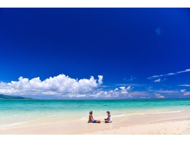 Enjoy summer early! [Departing and returning from Ishigaki Island] Small group tour for peace of mind! Snorkeling on a deserted island and in the beautiful ocean! (1-day course)の紹介画像