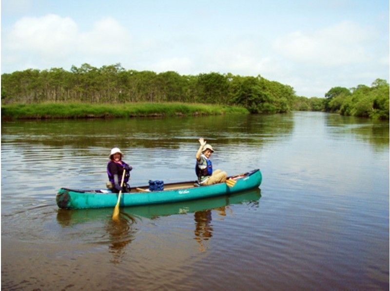 [Hokkaido ・ Kushiro River】 Let's feel the wind of nature slowly! Canoe experience day course (Kushirogawa wetland course)の紹介画像