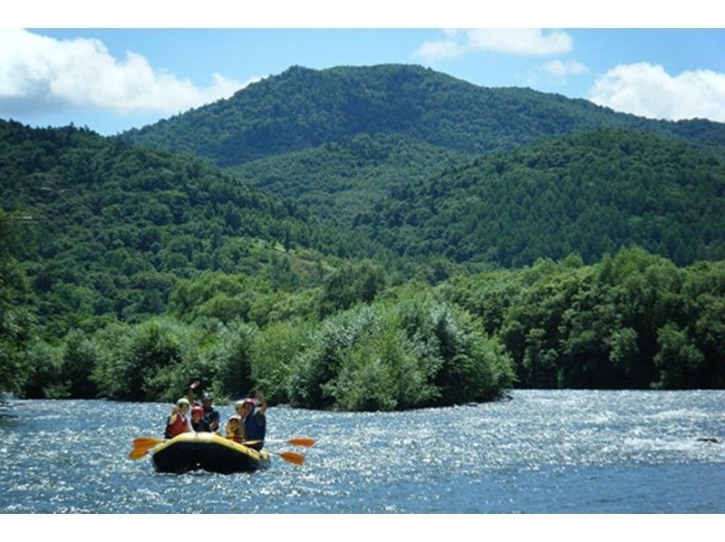 【北海道・富良野】《＊富良野集合＊》激流を下る！！ラフティング体験★半日プラン★ドリンク付きの紹介画像