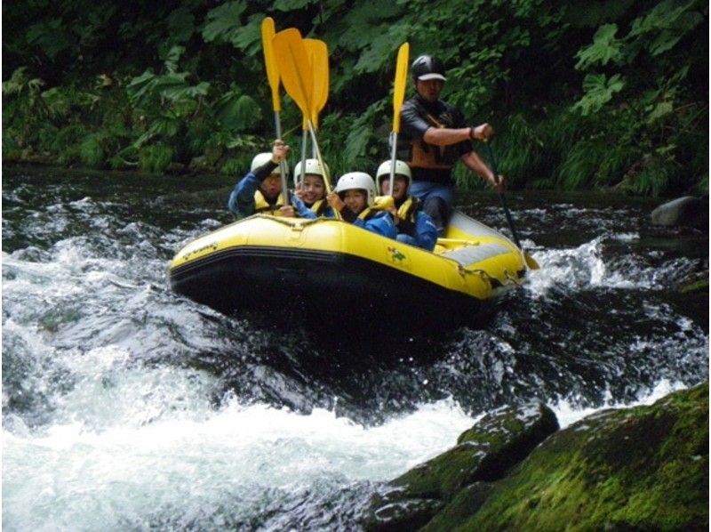 【北海道・富良野】《＊富良野集合＊》激流を下る！！ラフティング体験★半日プラン★ドリンク付きの紹介画像