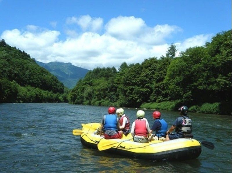 【北海道・富良野】《＊富良野集合＊》激流を下る！！ラフティング体験★半日プラン★ドリンク付きの紹介画像