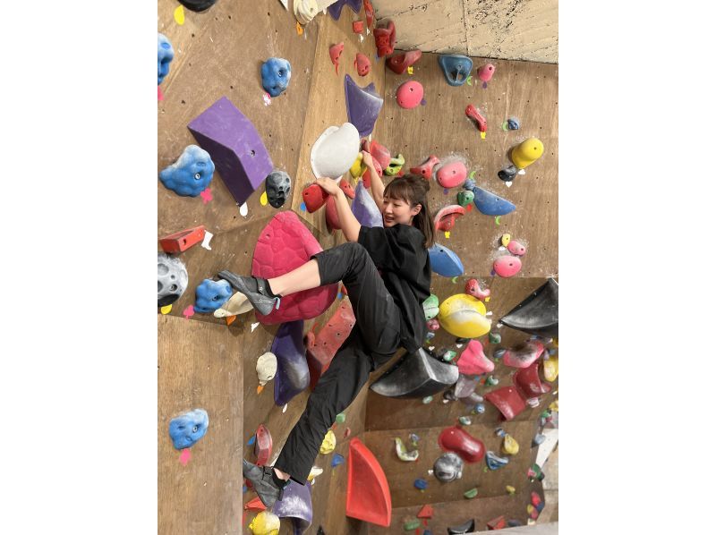 【四ツ谷／ボルダリング】初心者も安心！マンツーマンで基礎から学べる60分レッスン（レンタル無料）の紹介画像