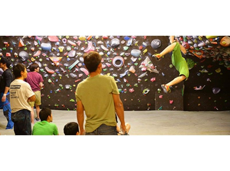 [Tokyo ・ Shinjuku] Shinjuku City's largest gym! first Bouldering Experience! One-on-one beginner training planの紹介画像