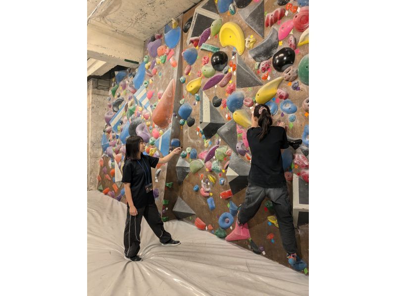 【四ツ谷／ボルダリング】初心者も安心！マンツーマンで基礎から学べる60分レッスン（レンタル無料）の紹介画像