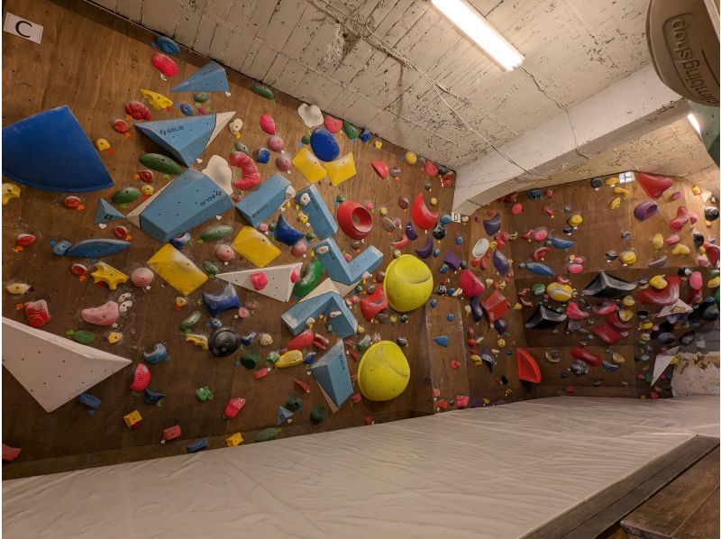 【四ツ谷／ボルダリング】初心者も安心！マンツーマンで基礎から学べる60分レッスン（レンタル無料）の紹介画像