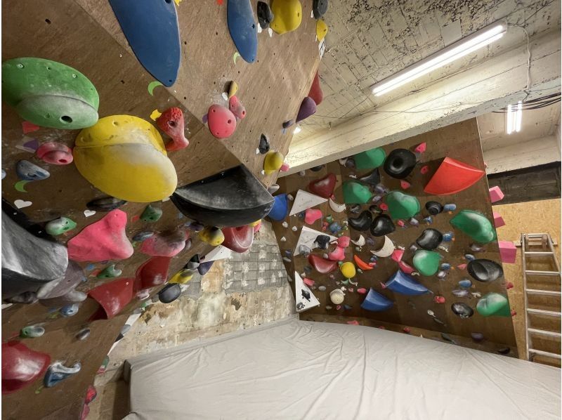 【四ツ谷／ボルダリング】初心者も安心！マンツーマンで基礎から学べる60分レッスン（レンタル無料）の紹介画像