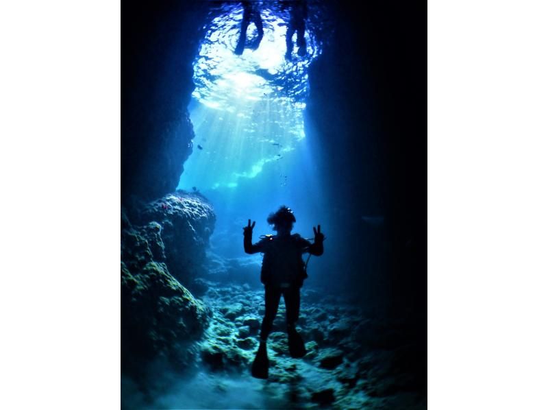 [沖縄·藍洞]在船上輕鬆體驗深潛（熱帶魚飼養和魚類說明週一）の紹介画像
