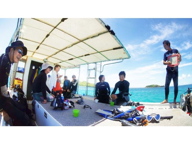 [โอกินาว่า・ อิชิกากิจิมะ] ฉันจะเล่นทะเลตะกละ! แนวปะการังดำน้ำ& Manta Snorkel (หลักสูตร 1 วัน)の紹介画像