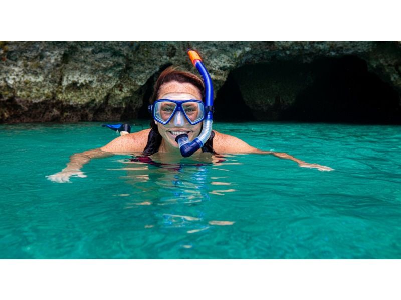 《Limited Course》【Ishigaki Island/Very Popular】3 major spots★Kabira Bay + Blue Cave + Recovery Falls and sea turtle snorkeling! Same-day reservations OK★Free use of facilities and transfers KASの紹介画像