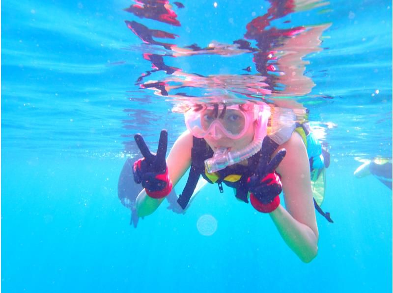 [Okinawa Ishigaki Island] Super summer sale in progress! Three popular spots ★ Kabira Bay + Blue Cave + Waterhole ★ 120% satisfaction snorkel tour! free parking showerの紹介画像