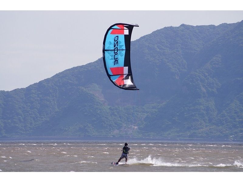 【九州・鹿児島】初心者でも上達したい人におすすめ！カイトボード体験（マスターコース）の紹介画像
