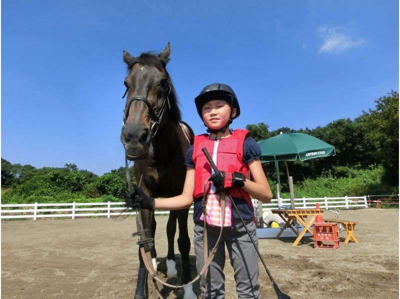 이바라키 · 요츠바 승마 클럽에서 승마 경험을 즐기는 아이