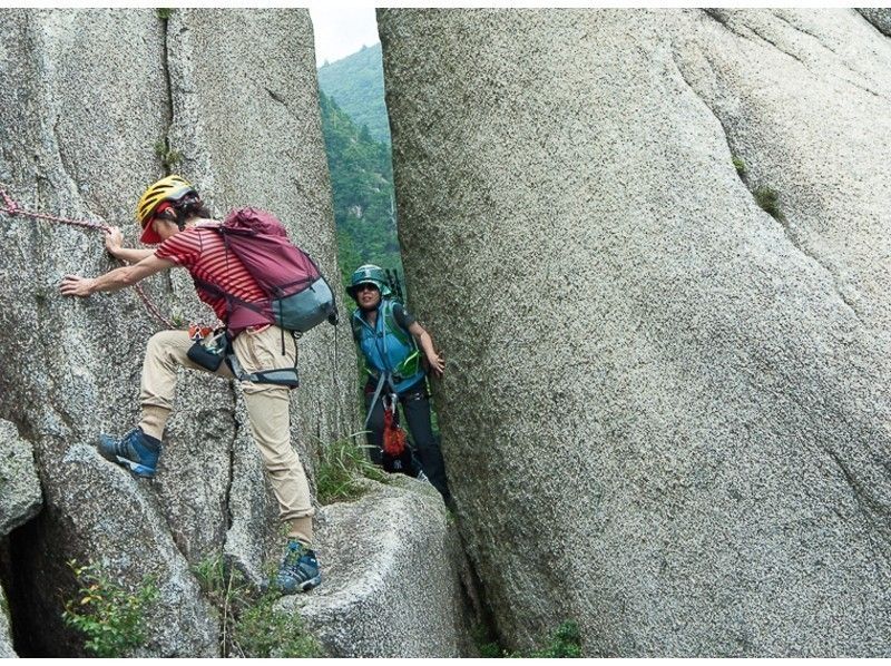 【三重・鈴鹿】ヨーロッパ生まれの新しい山遊び「ヴィア・フェラータ」体験！初心者OK！の紹介画像