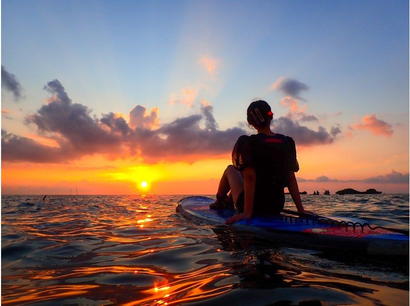 [Okinawa, Onna Village] Fantastic sunset SUP cruising and memories to look great on social media (take beautiful photos and videos with a professional camera / beginners welcome)の紹介画像