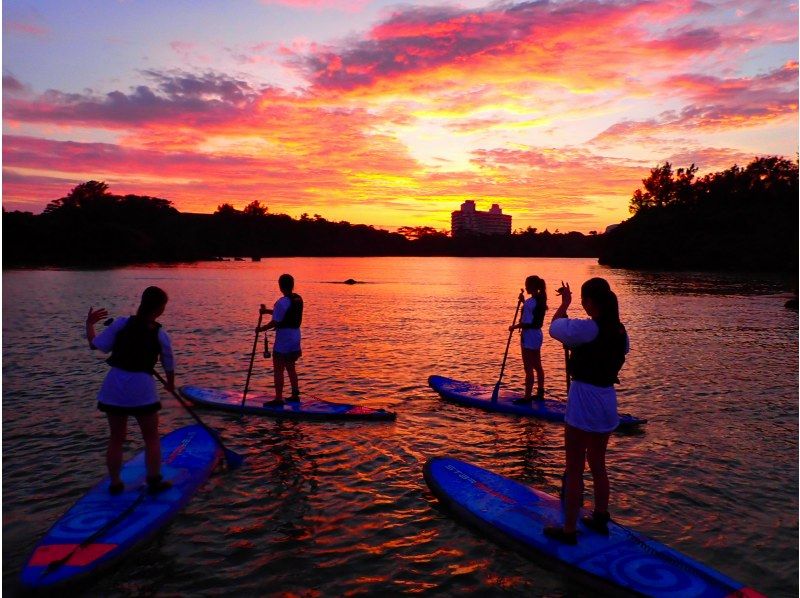 [Okinawa, Onna Village] Fantastic sunset SUP cruising and memories to look great on social media (take beautiful photos and videos with a professional camera / beginners welcome)の紹介画像