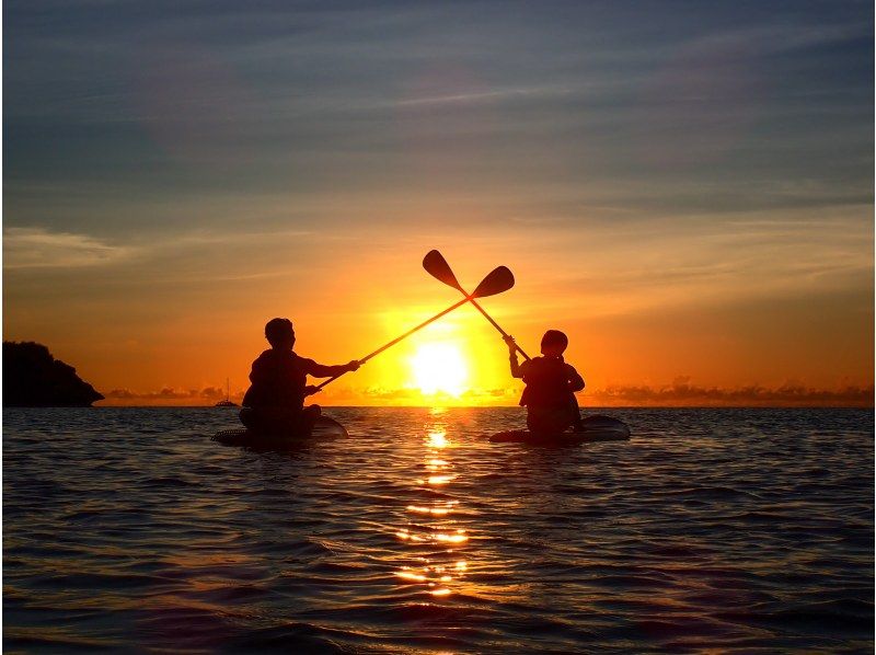 [Okinawa, Onna Village] Fantastic sunset SUP cruising and memories to look great on social media (take beautiful photos and videos with a professional camera / beginners welcome)の紹介画像