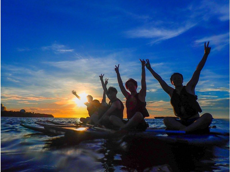 [Okinawa, Onna Village] Fantastic sunset SUP cruising and memories to look great on social media (take beautiful photos and videos with a professional camera / beginners welcome)の紹介画像