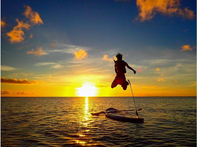 [Okinawa, Onna Village] Fantastic sunset SUP cruising and memories to look great on social media (take beautiful photos and videos with a professional camera / beginners welcome)の紹介画像