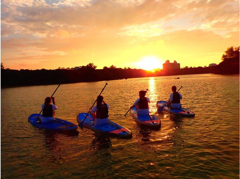 [Okinawa, Onna Village] Fantastic sunset SUP cruising and memories to look great on social media (take beautiful photos and videos with a professional camera / beginners welcome)の紹介画像