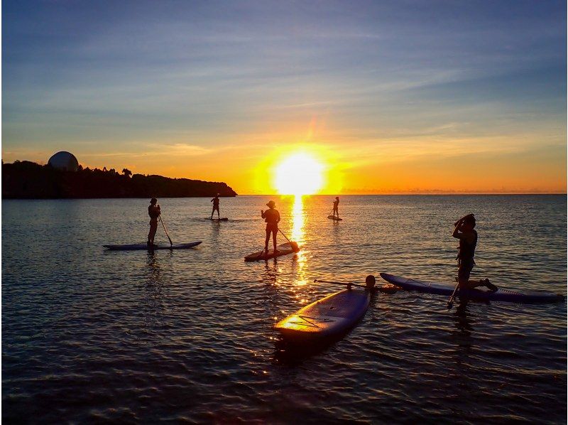 [Okinawa, Onna Village] Fantastic sunset SUP cruising and memories to look great on social media (take beautiful photos and videos with a professional camera / beginners welcome)の紹介画像