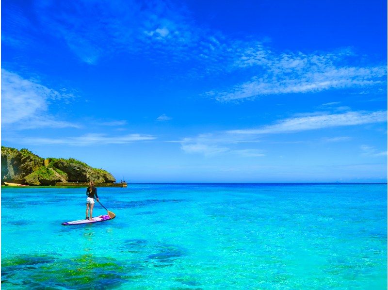 [Okinawa, Onna Village] SUP experience cruising tour "Easy SUP experience" Even beginners can feel at ease. (High-resolution photos and video data are free / Amenities for women are provided)の紹介画像