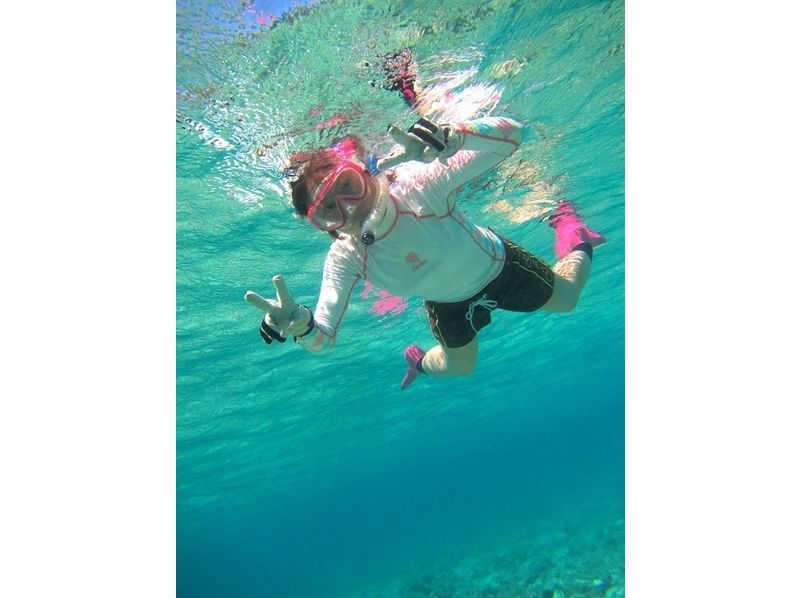 [ 오키나와 · 모토] 많은 산호와 물고기의 속을泳ご입니다! 보트 스노클링 체험の紹介画像