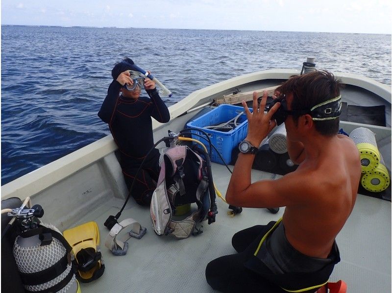 half-day(AM or PM) is very satisfied! Challenge colorful coral reefs & manta points! Experience Diving 2DIVE courseの紹介画像