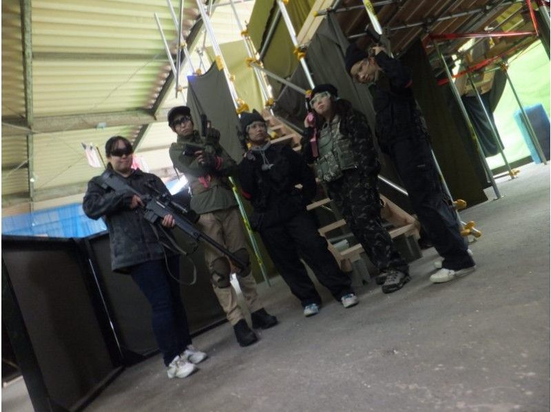 Young people enjoying R-GUN studio's survival game