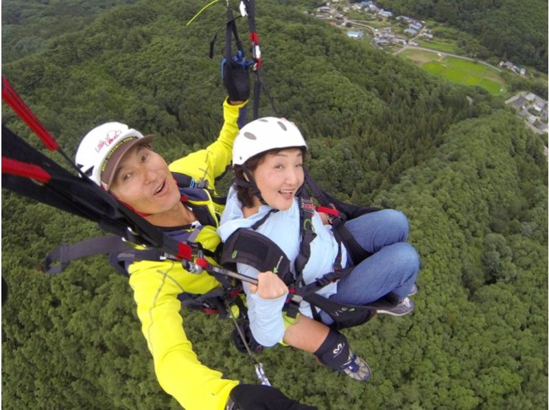 [Nagano, Aoki Village] Experience paragliding! Two-seater "Tandem Flight Experience Course"の紹介画像