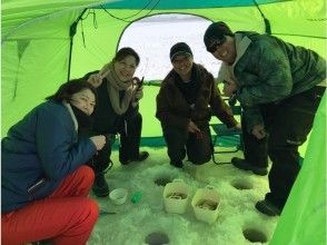 プランの魅力 ワカサギテントの中は和気あいあい の画像
