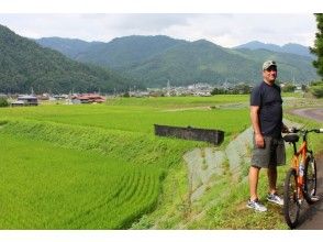 プランの魅力 在美丽的里山风景中骑自行车 の画像