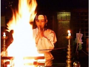 プランの魅力 A female practitioner praying for the fulfillment of her wish の画像