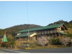 プランの魅力 A landmark is a building full of warmth of wood, standing in a peaceful rural landscape ☆ の画像