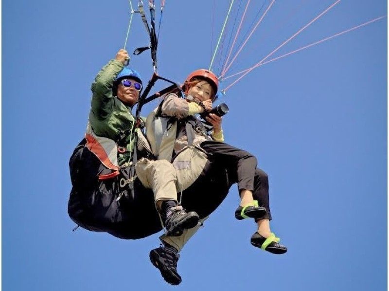 沖縄の魅力は海だけじゃない パラグライダーで真っ青な大空を飛んじゃおう Activity Japan Blog