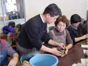 プランの魅力 With careful guidance from the instructor, even beginners can enjoy making pottery. の画像