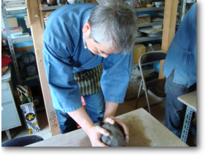 プランの魅力 With careful guidance from the instructor, even beginners can enjoy making pottery. の画像