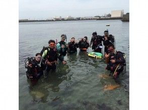 プランの魅力 In the marine training, you will practice the basic diving skills and how to use the equipment acquired in the limited water area. の画像