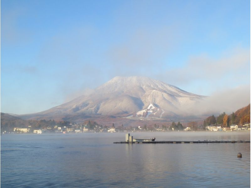 ฤดูตกปลาเยือกแข็งที่ทะเลสาบโนจิริคือเมื่อไหร่? การแนะนำอันดับการจองเรือโดมยอดนิยมอย่างละเอียด!　ทะเลสาบโนจิริเป็นจุดตกปลาเยือกแข็งที่มีชื่อเสียง　（有）ジェットストリーム