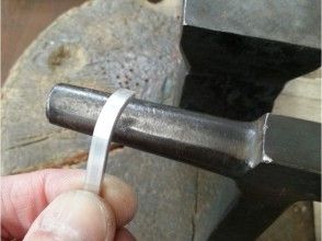 プランの魅力 Use a mallet to roll into a ring and align the cut surfaces の画像