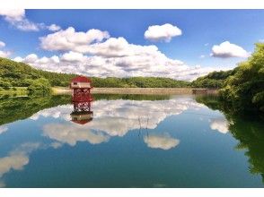プランの魅力 穏やかな湖面は鏡のよう の画像