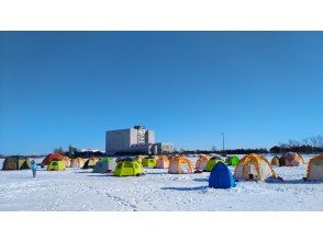 プランの魅力 On holidays, it is crowded with many tents. の画像