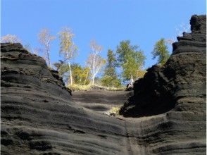 プランの魅力 断崖絶壁に刻まれた噴火の跡 の画像