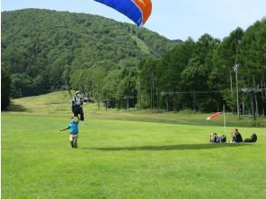 プランの魅力 芝のゲレンデ、青空のもと体験中～ の画像