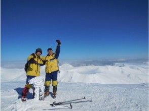 プランの魅力 Large panorama of the white peaks of Asahidake summit and heavy snow の画像